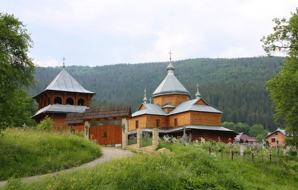 Chiesa dell'Assunzione a Yaremche, Ucraina — Foto Stock