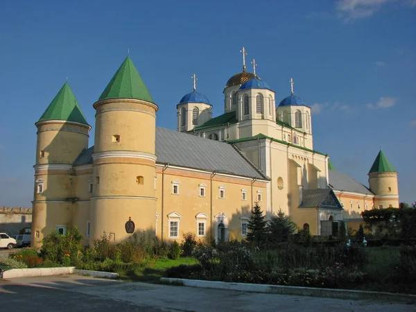 Treenighetens kloster i Mezhyrich nära Ostrog, Ukraina — Stockfoto