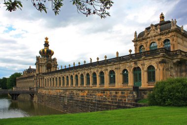 Dresden - 5 Haziran 2016. Zwinger Palace ve Park kompleksi Dresden, Almanya
