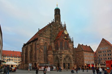 Nürnberg - Novermer 25, 2016. Hauptmarkt, Nürnberg, Bavyera, Almanya'nın merkezi kare