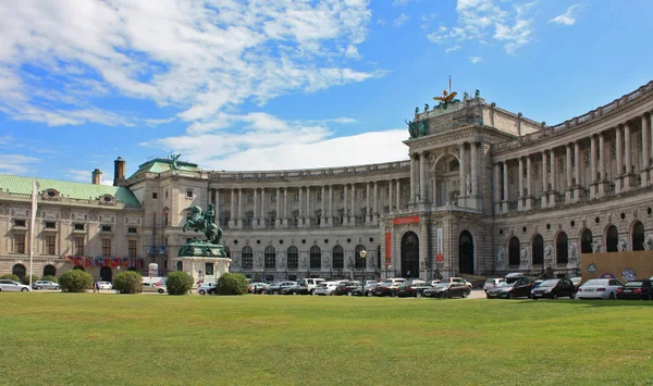 Wien - 20. september 2016. berühmte hofburg mit heldenplatz in wien — Stockfoto