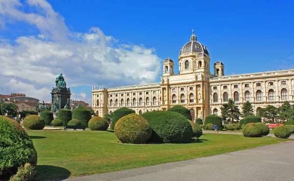Güzel Sanatlar Müzesi ve Maria Theresien anıt Viyana, Avusturya