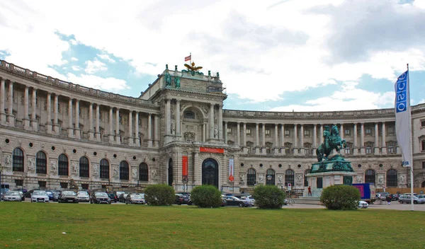 2016 年 9 月 20 日、ウィーン。ヘルデンプラッツ ウィーンで有名な王宮 — ストック写真