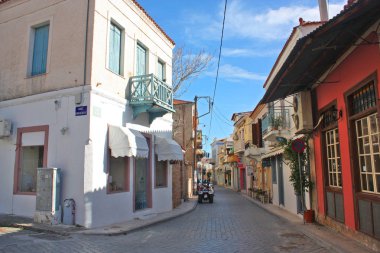 Aegine, Yunanistan - 8 Mart 2017. Aegina Adası Yunanistan sokaklarında