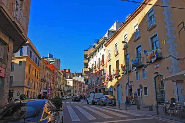 Figueres - 11 de noviembre de 2016. La pintoresca calle de Figueres, España — Foto de Stock