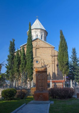 Sypresses, Avlabari semtinde, Tiflis, Gürcistan çevrili Ejmiatsin Kilisesi, Ermeni Apostolik Kilisesi