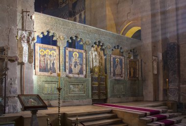 Tiflis - 16 Aralık 2017. Mtsheta, Gürcistan'daki Svetitskhoveli katedral iç