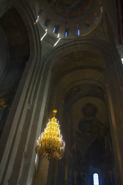 Tiflis - 16 Aralık 2017. Mtsheta, Gürcistan'daki Svetitskhoveli katedral iç