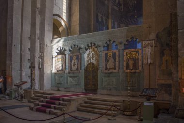 Tiflis - 16 Aralık 2017. Mtsheta, Gürcistan'daki Svetitskhoveli katedral iç