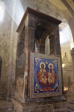 Tiflis - 16 Aralık 2017. Mtsheta, Gürcistan'daki Svetitskhoveli katedral iç