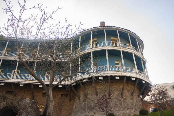 Tbilisi Georgia Diciembre 2017 Exterior Una Antigua Casa Con Balcón — Foto de Stock