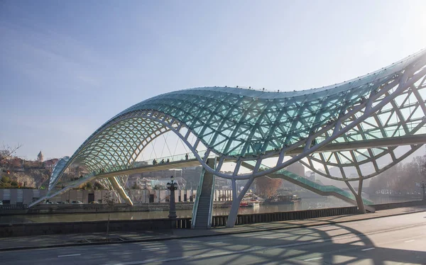 Tbilisi December 2017 Fredens Bridge Över Floden Kura Tbilisi Georgien — Stockfoto