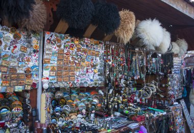 Mtsheta, Gürcistan - 16 Aralık 2017: Hediyelik Hediyelik eşya Mtsheta tarihi bölümünde adil görünümünü