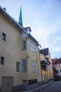 Tallinn, Estonya eski şehir Vintage tarihi binalar