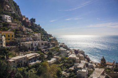 Positano, İtalya - 6 Mart 2018: Dağ manzaraları Amalfi Coast