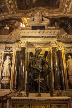 Amalfi, İtalya - 8 Mart 2018: Katedrali, Saint Andrew (Duomo di San Andreas) Amalfi, tavan yeraltı crypt 