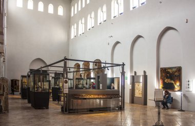 Amalfi, İtalya - 8 Mart 2018: İç in Katedrali, Saint Andrew (Duomo di San Andreas) Amalfi'da 