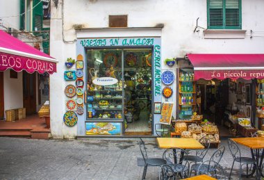 Amalfi, İtalya - 8 Mart 2018: Amalfi, İtalyan süpermarket