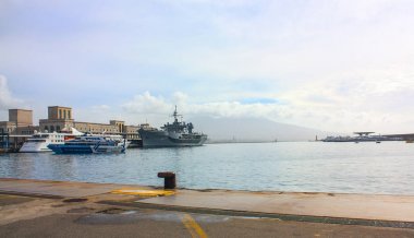 Naples, İtalya - 5 Mart 2018: Bağlantı noktası ve Napoli Vezüv görünümünü