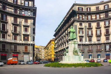 Naples, İtalya - 5 Mart 2018: Anıt Umberto ı sokak Nazario Sauro Napoli
