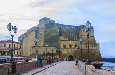 Naples, İtalya - 5 Mart 2018: Castel dell'Ovo (İtalyanca 