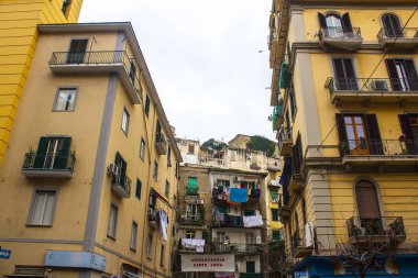Naples, İtalya - 5 Mart 2018: Tipik mimari İtalya Napoli Merkezi