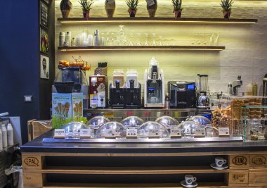 Naples, İtalya - 5 Mart 2018: Napoli rahat bir kafede, iç