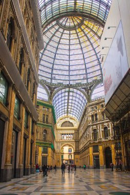 Naples, İtalya - 5 Mart 2018: Galeri - Galleria Umberto alışveriş ben Napoli, İtalya