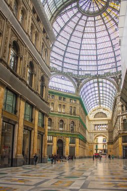 Naples, İtalya - 5 Mart 2018: Galeri - Galleria Umberto alışveriş ben Napoli, İtalya