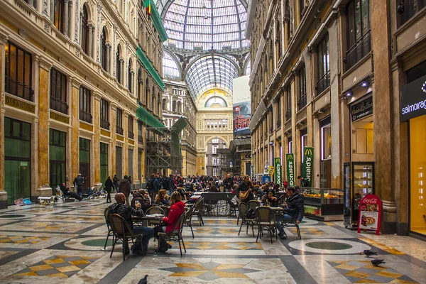Naples Olaszország Március 2018 Ban Emberek Pihenni Bevásárló Galéria Galleria — Stock Fotó