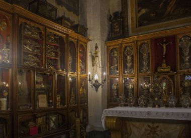 Naples, İtalya - 5 Mart 2018: İç-of Naples katedrali Duomo di San Gennaro (veya katedral Meryem Varsayım), İtalya