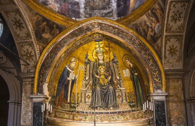 Naples, İtalya - 5 Mart 2018: Mozaik, Basilica of Santa Restituta katedrali Duomo di San Gennaro (veya katedral Meryem Varsayım), Italyin Napoli Katedrali. Napoli, İtalya