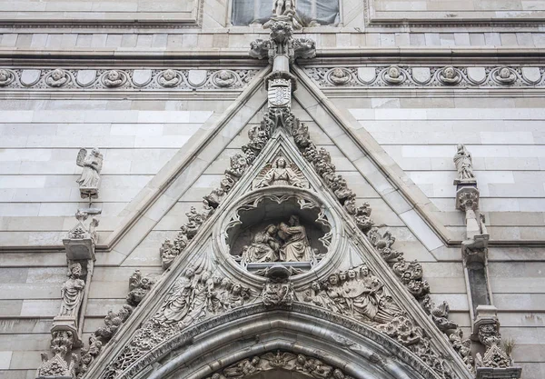 ナポリ イタリア 2018 イタリアの大聖堂ドゥオーモ ナポリ ジェンナーロ 聖母マリアの仮定の大聖堂 フラグメントします — ストック写真