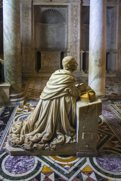 Неаполь Италия Марта 2018 Года Скульптура Молящегося Оливьеро Карафа Склепе — стоковое фото