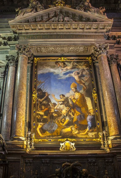 ナポリ イタリア 2018 ナポリの大聖堂の身廊の右側にあるサン ジェンナーロ礼拝堂の絵画 — ストック写真