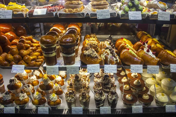 Naples Italië Maart 2018 Baba Traditionele Lokale Gebakjes Napels Italië — Stockfoto