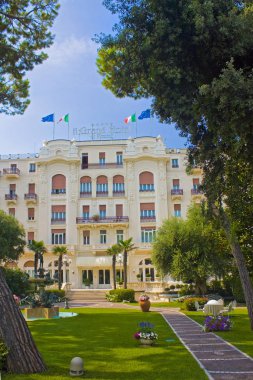 Rimini, İtalya - 26 Ağustos 2019: Rimini, İtalya 'daki ünlü otelin görüntüsü