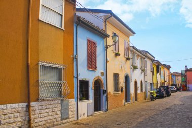 Rimini, İtalya - 26 Ağustos 2019: Eski Rimini kasabasındaki Picturesque San Giuliano bölgesi