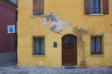 Rimini, İtalya - 26 Ağustos 2019: Eski Rimini kasabasındaki Picturesque San Giuliano bölgesi