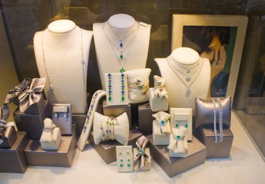 Rimini, İtalya - 26 Ağustos 2019: Rimini 'de Kuyumcu Dükkanı