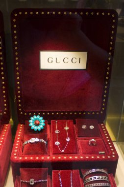 Rimini, İtalya - 26 Ağustos 2019: Rimini 'de Kuyumcu Dükkanı