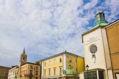 İtalya, Rimini 'deki Piazza Tre Martiri' nin mimarisi