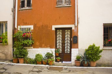 İtalya 'nın Rimini şehrindeki eski ve rahat bir bina.