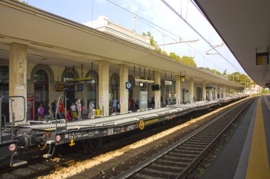 Rimini, İtalya - 26 Ağustos 2019: Rimini 'deki tren istasyonu