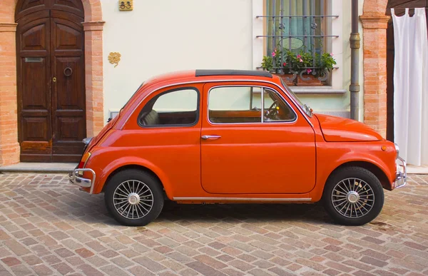 Rimini Італія Серпня 2019 Red Fiat 500 Районі Сан Джуліано — стокове фото