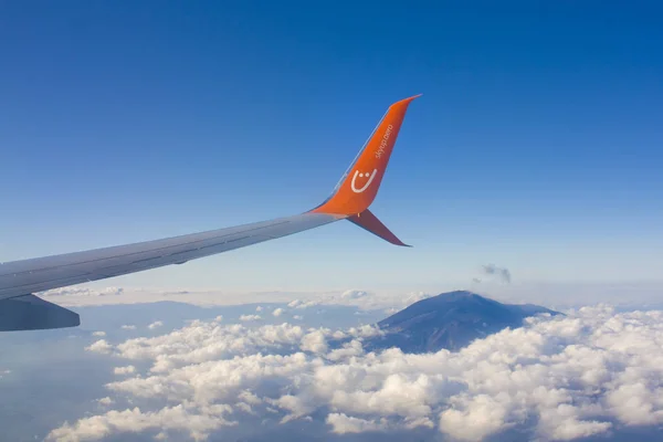 Catania Italy September 2019 Wing Aeroplane Aerial View Volcano Etna — Stock Photo, Image