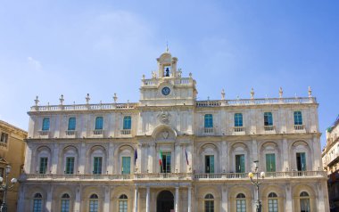 Catania, İtalya, Sicilya 'daki Üniversite Meydanı' ndaki Üniversite Sarayı (veya Piazza Universita) 