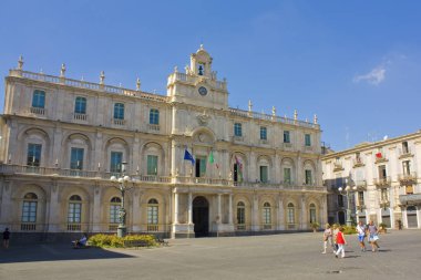 Catania, İtalya, Sicilya 'daki Üniversite Meydanı' ndaki Üniversite Sarayı (veya Piazza Universita) 