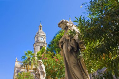 Catania, İtalya, Sicilya 'daki Piazza Duomo' daki Aziz Agatha Katedrali 'nin (veya Duomo) heykeli