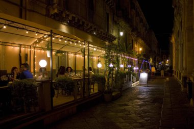 Catania, İtalya - 27 Eylül 2019: Catania 'da Eski Kasabadaki Restoran